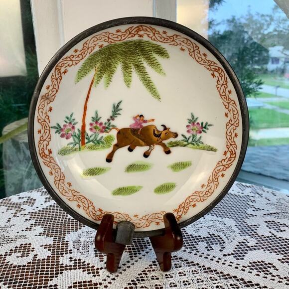 Vintage 1970s Heavy Pewter & Porcelain Asian Ashtray with Gold Leaf Bull - Picture 1 of 11